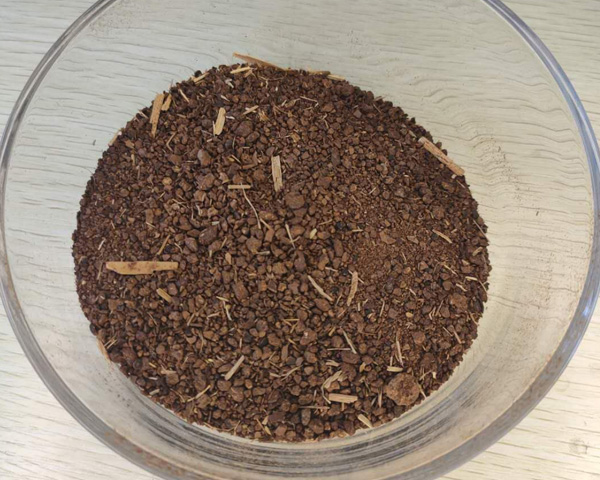 Tea Seed Meal With Straw 